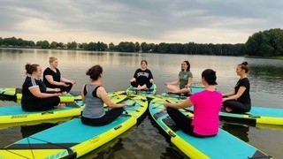 Neue Zeiten – SUP-Pilates am Hahnentanger See
